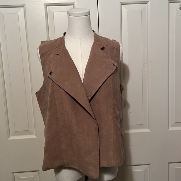 Jack faux suede vest. Size M - Picture 2 of 5